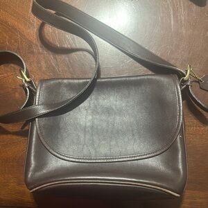 Elegant Brown COACH Leather Shoulder Bag